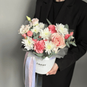 Шляпная коробка с цветами «Авторская коробка Маттео» из роз и эустом