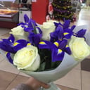 Букет «Безмятежность» из ирисов и роз