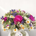 Букет «Июнь» из ромашек и пионов