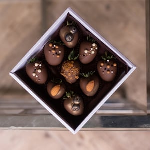 Клубника в шоколаде молочный на 9 ягод