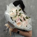 Букет «Пионовидные сортовые розы с эвкалиптом S»