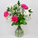 Букет «Винтажный гламур» из гвоздик и гипсофил