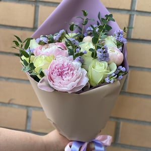 Букет «Астрономия» из роз и пионов