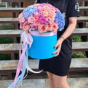 Шляпная коробка с цветами «Волшебство» из гортензий