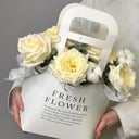 Коробка с цветами «Ванильный латте композиция из роз»