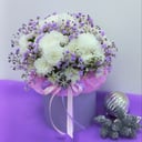 Шляпная коробка с цветами «Легкое облако» из хризантем