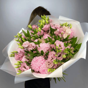 Огромный букет из стойких цветов из альстромерий и эустом