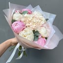 Букет «"Королевский дуэт" пионы и гортензия»
