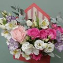 Коробка с цветами «Тайное послание» из роз и эустом