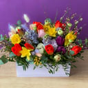 Коробка с цветами «Весна» из тюльпанов и экзотических цветов