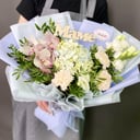 Букет «Лазурные мечты» из гвоздик и орхидей