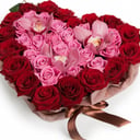 Композиция в форме сердца «Долгожданное счастье» из роз и орхидей