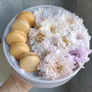 Хризантема с макарунсами