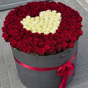 Коробка с цветами «151 роза сердце»
