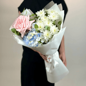 Букет «Озарение» из хризантем и гортензий