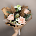 Букет «Экзотика с протеей» из роз и эустом