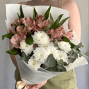 Букет из альстромерии и хризантемы