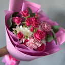 Букет «Сладкая малина» из роз и гвоздик