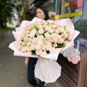 Букет из кустовых роз