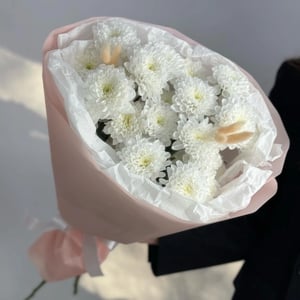 Букет из кустовых хризантем, лагуруса