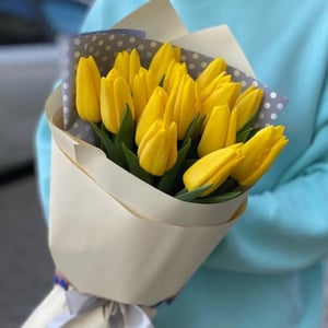 Букет желтых тюльпанов