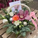 Корзина с цветами «Снежный ком» из эустом и роз