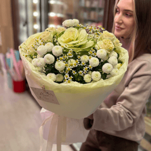 Букет «Мамина радость» из ромашек и роз