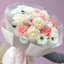 Сборный букет с диантусами из хризантем и альстромерий