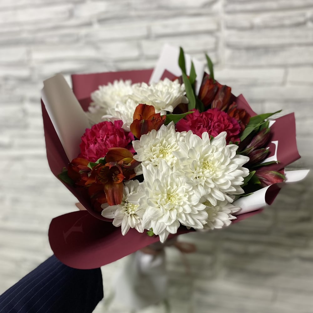 Букет «Вестник лета» из альстромерий и хризантем