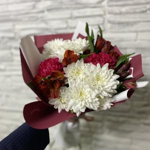 Букет «Вестник лета» из альстромерий и хризантем