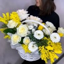 Корзина с цветами «8 марта» из тюльпанов и роз