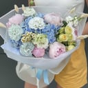 Букет «Саймон» из пионов и эустом