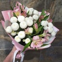 Букет «Муза сердца» из хризантем и альстромерий