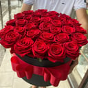 Шляпная коробка с цветами «Большая любовь S (33 розы)»