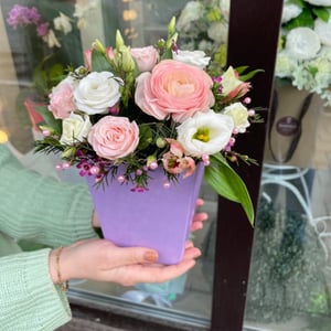 Композиция «Цветочная мелодия» из роз и альстромерий