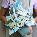 Композиция «Милая сумочка цветов» из хризантем