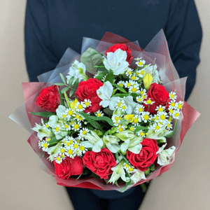 Авторский букет Классика из альстромерий и ромашек