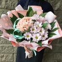 Нежный букет из гортензий и хризантем