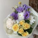 Букет «Нежность моя» из эустом и хризантем