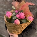 Букет розовых пионов с эвкалиптом