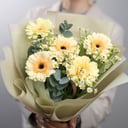 Букет «Милый друг» из гербер и ромашек