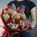 Букет «Дама сердца» из роз и альстромерий