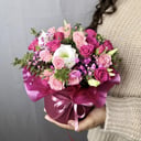 Шляпная коробка с цветами «Композиция Роз, Эустом и Гипсофилы»