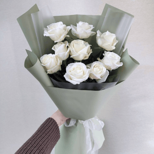 Букет из 9 белых роз