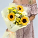 Букет «Ярко» из подсолнухов и эустом