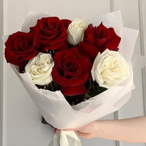 Яркий букет из роз