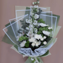 Букет «Белладонна» из хризантем и роз