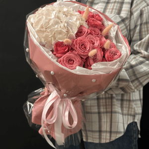 Букет Жемчужина с гортензией и розой