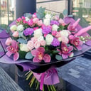 Букет «Анатомия страсти» из роз и гвоздик