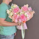 Букет «Романтическое приключение» из роз и гвоздик